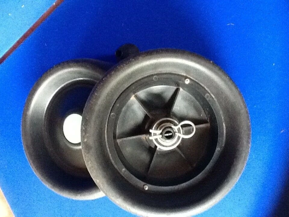 USED MOCAD WHEELS WITH BUILT IN CLUTCHES (PAIR) 3 USED MOCAD WHEELS WITH BUILT IN CLUTCHES (PAIR)